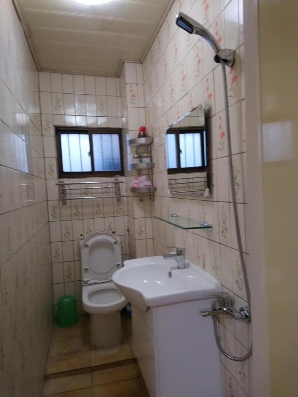 Papa Bear'S Guesthouse Taichung Exteriör bild