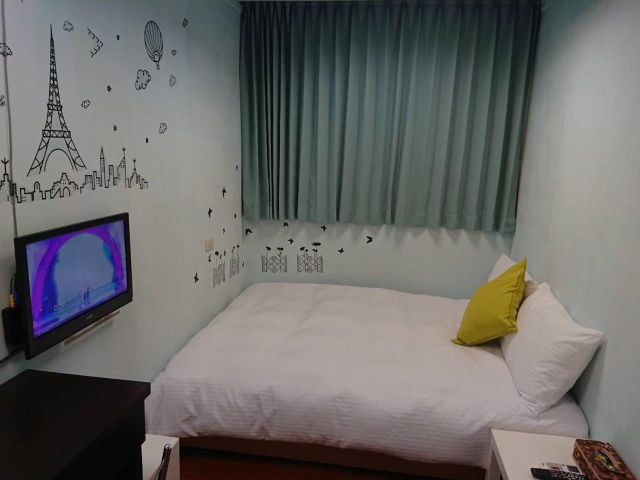 Papa Bear'S Guesthouse Taichung Exteriör bild