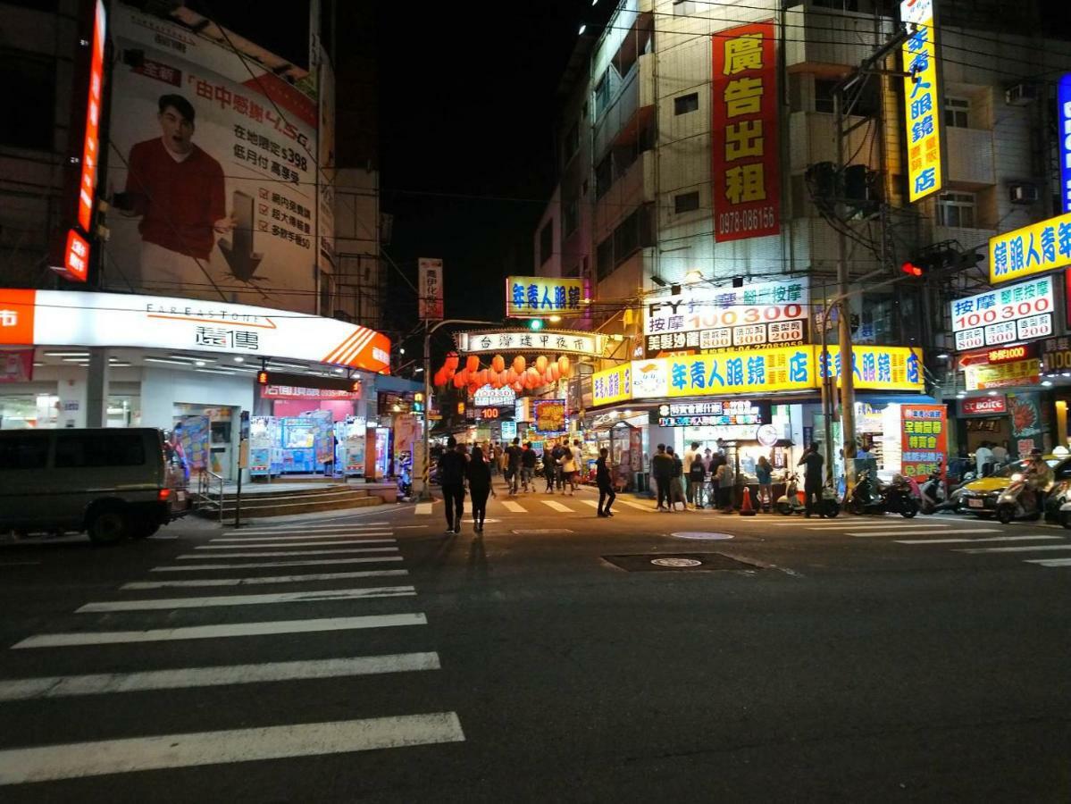 Papa Bear'S Guesthouse Taichung Exteriör bild