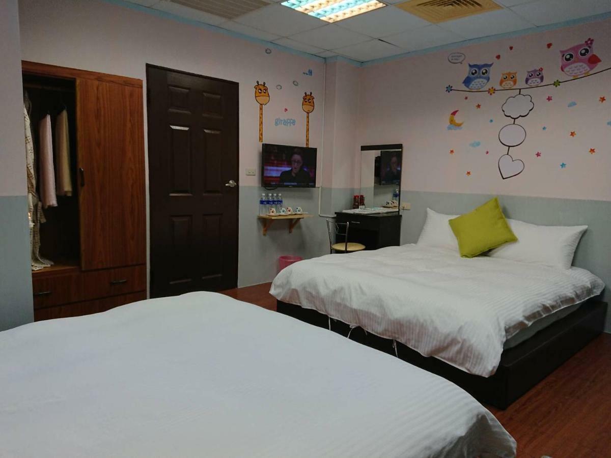 Papa Bear'S Guesthouse Taichung Exteriör bild