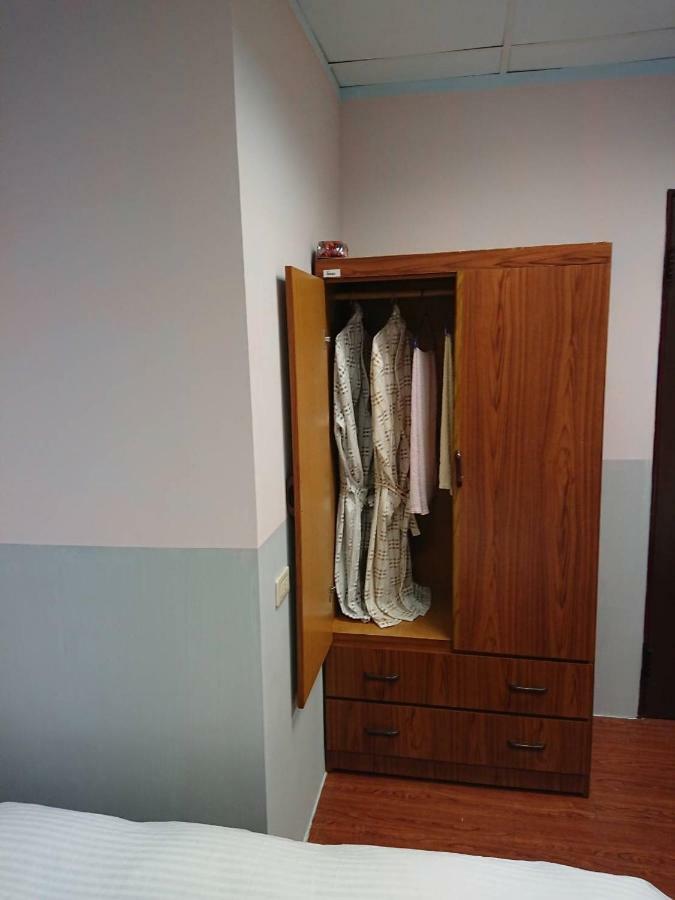 Papa Bear'S Guesthouse Taichung Exteriör bild