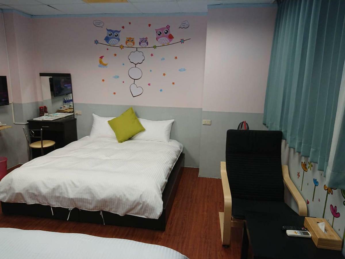 Papa Bear'S Guesthouse Taichung Exteriör bild
