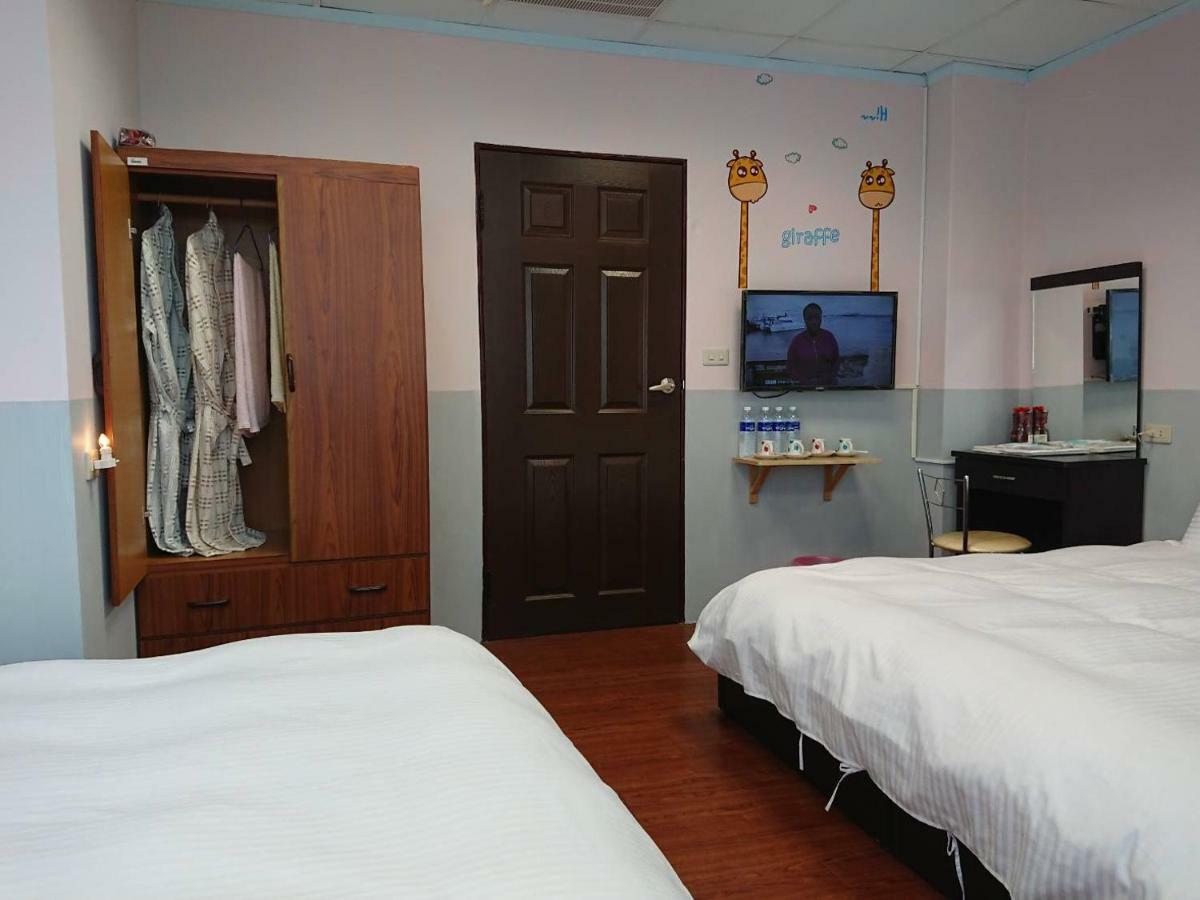 Papa Bear'S Guesthouse Taichung Exteriör bild