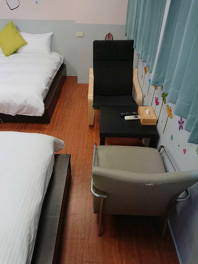 Papa Bear'S Guesthouse Taichung Exteriör bild